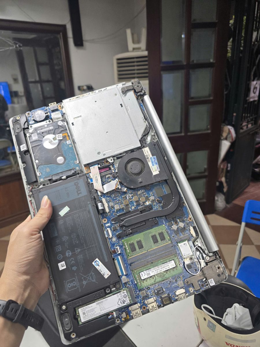 Địa chỉ thu mua Laptop cũ hỏng giá cao Hà Nội